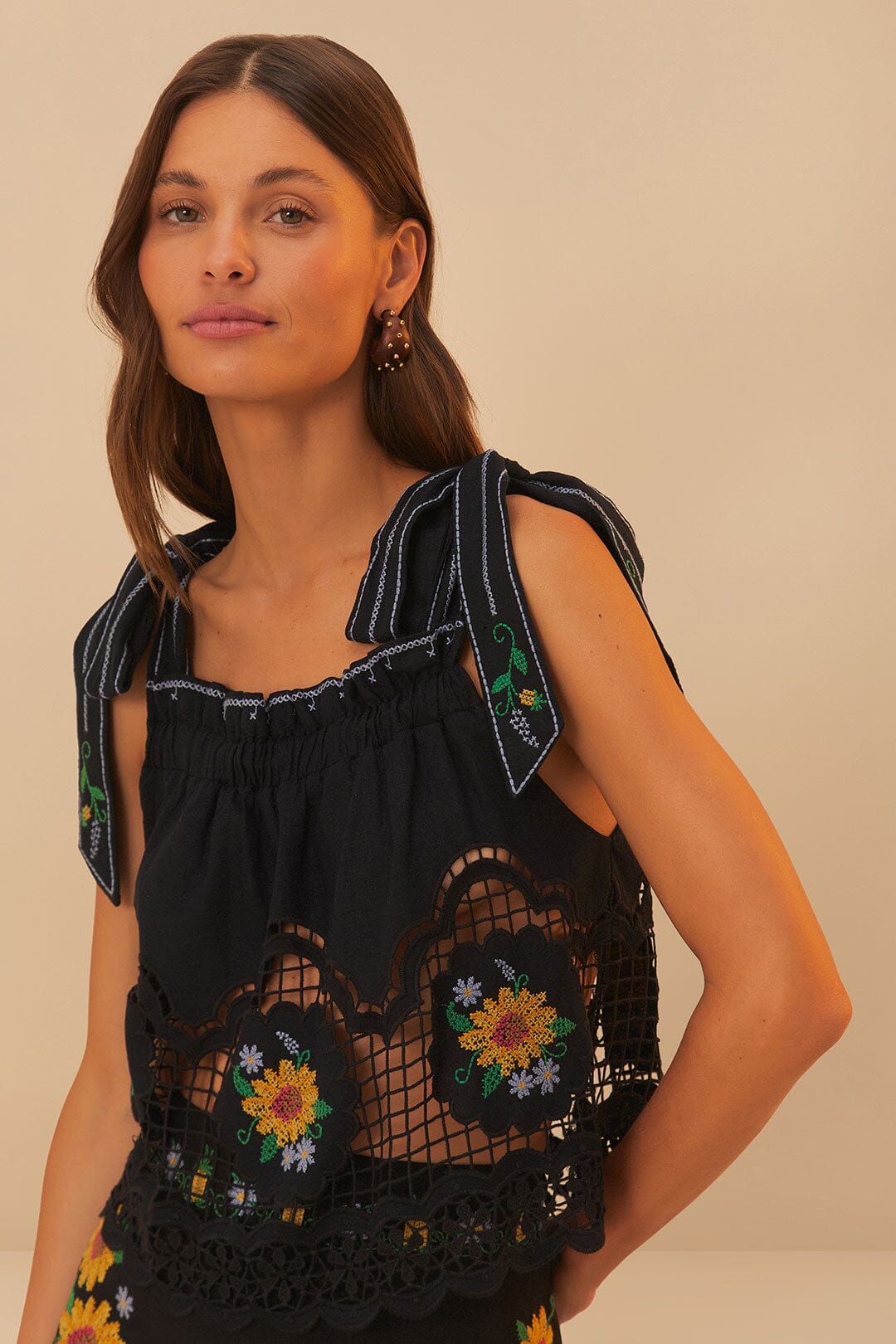 Black Daisy Embroidery LENZING™ ECOVERO™ Euroflax™ Blouse