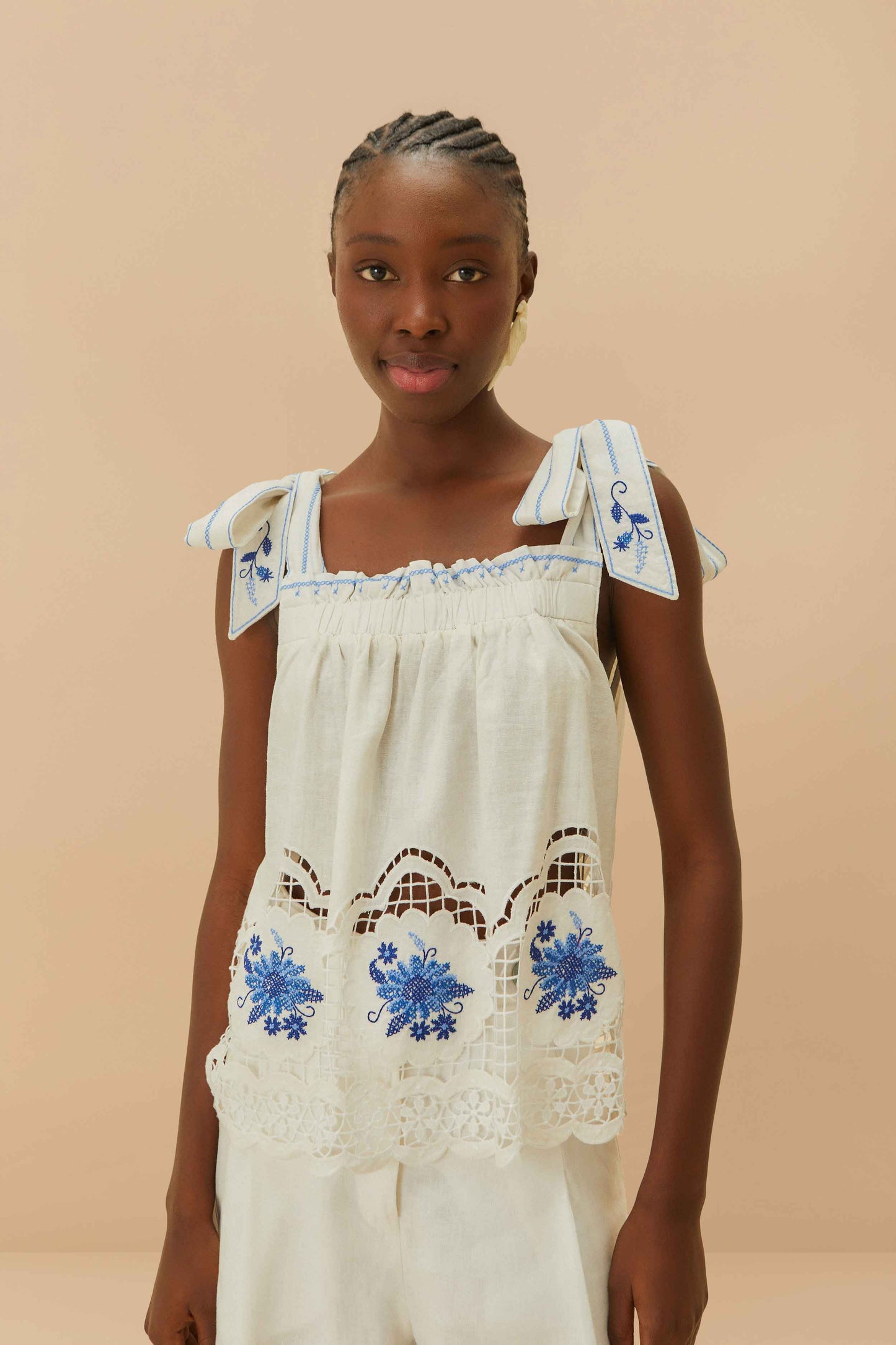 White Daisy Embroidery LENZING™ ECOVERO™ Euroflax™ Blouse