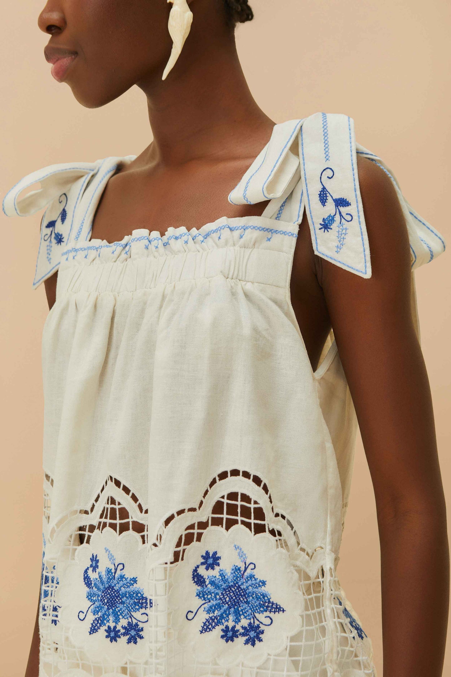 White Daisy Embroidery LENZING™ ECOVERO™ Euroflax™ Blouse