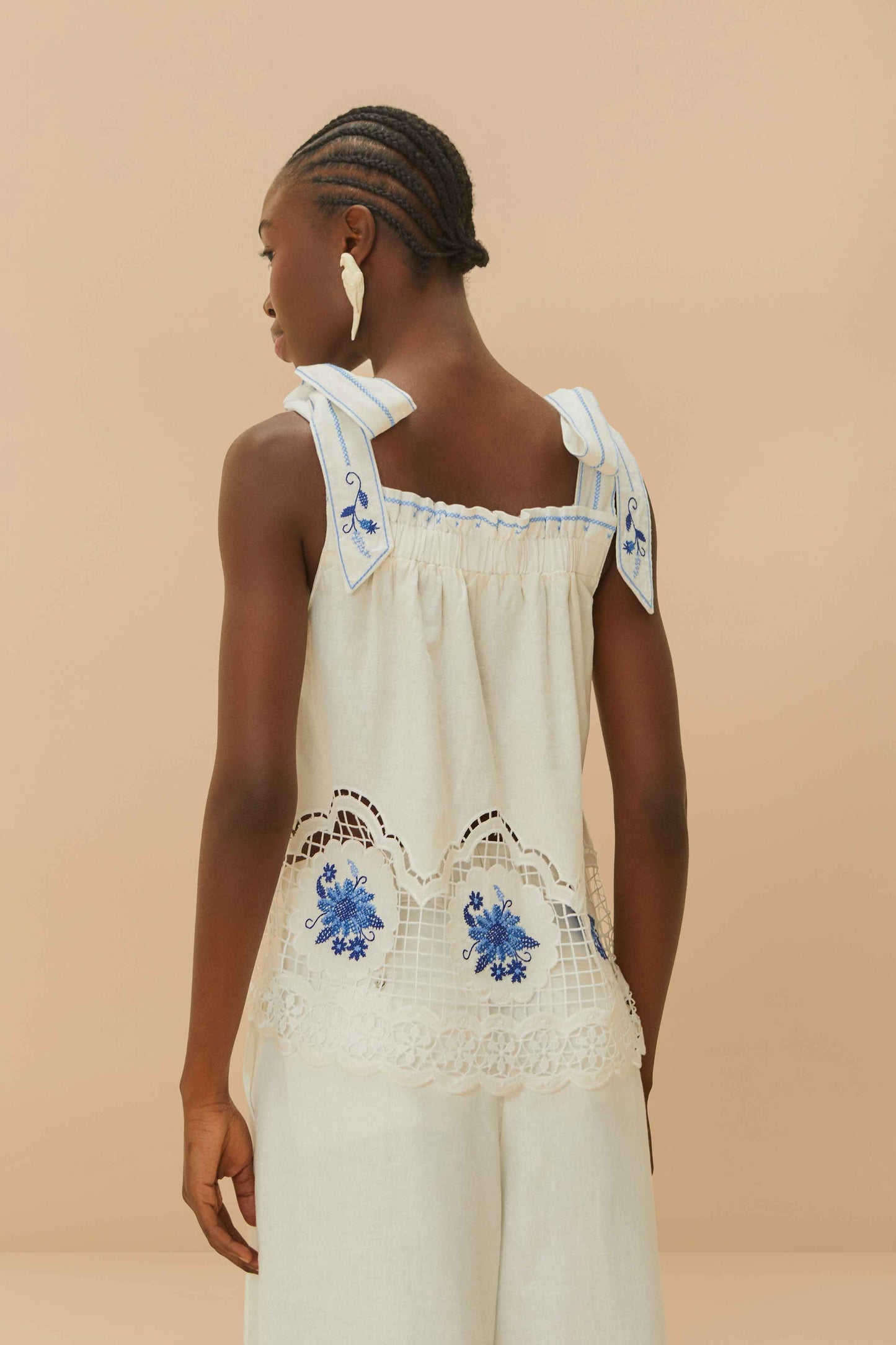 White Daisy Embroidery LENZING™ ECOVERO™ Euroflax™ Blouse
