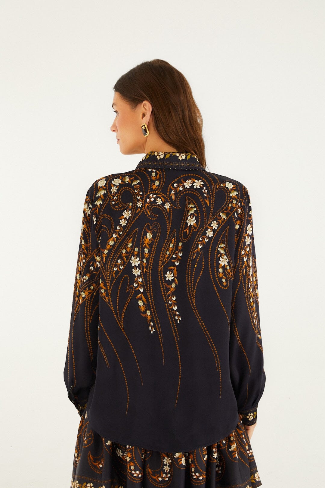 FARM Rio model wearing the Black Garden Printed Buttons Lenzing� Ecovero� Viscose Shirt