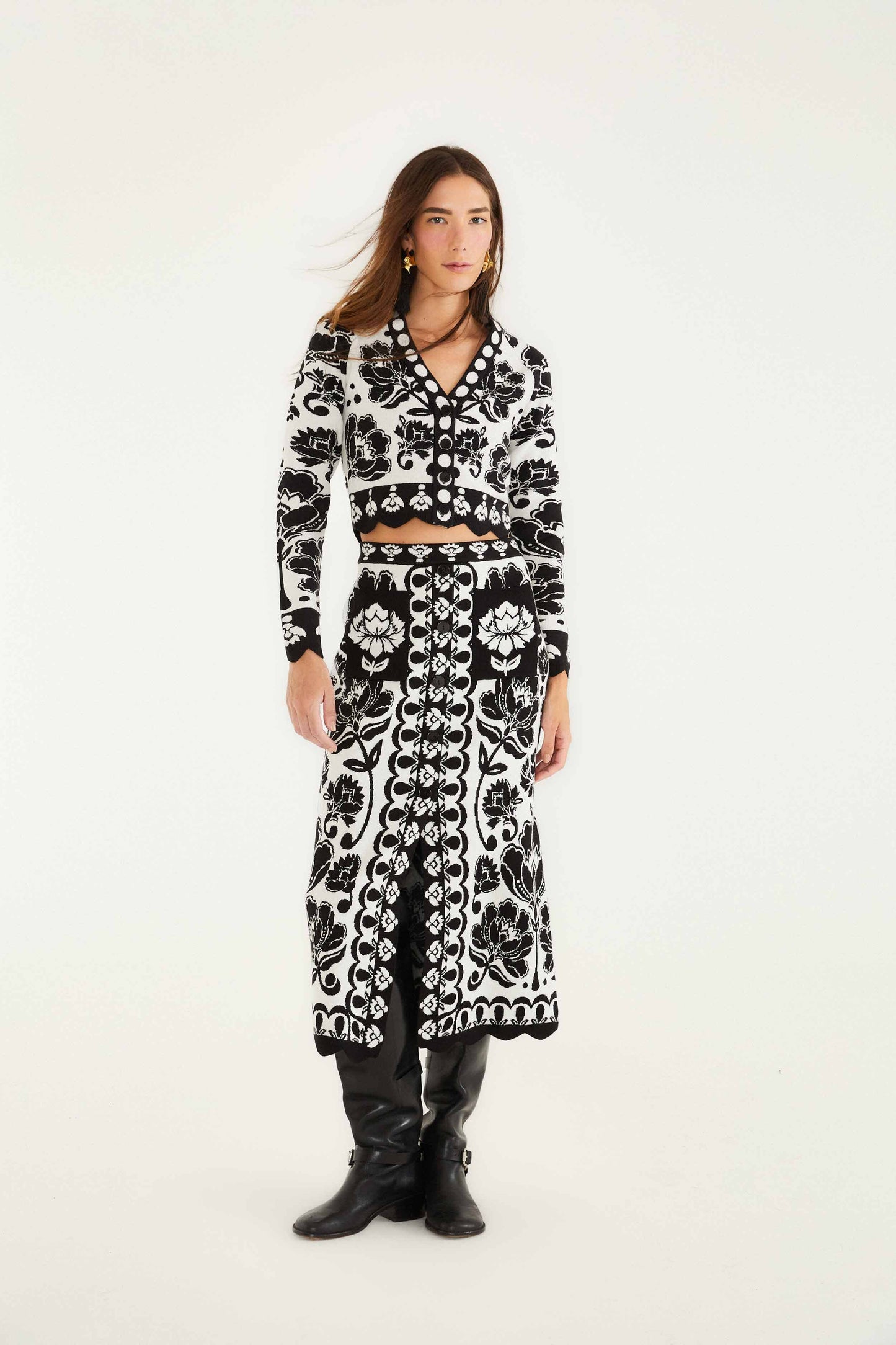 FARM Rio model wearing the Black & White Floral Arabesque Knit Skirt