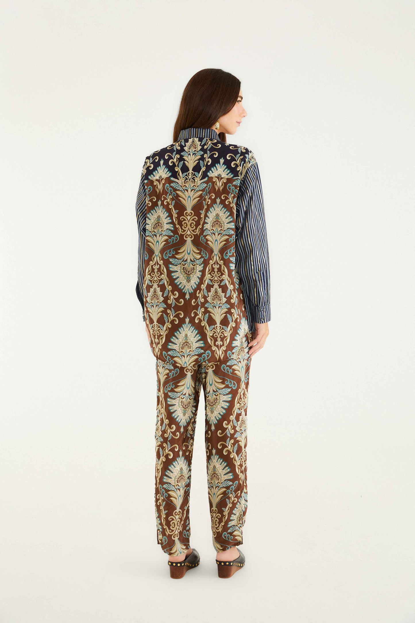 FARM Rio model wearing the Brown Wonderful Arabesque Pants