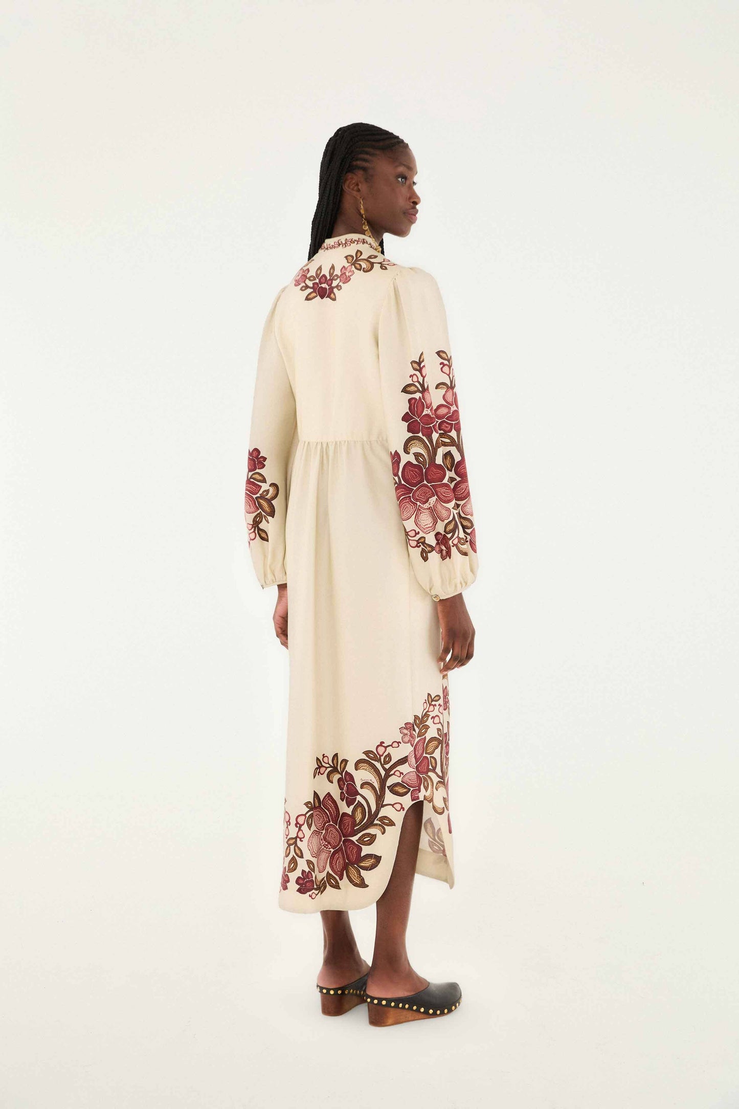 FARM Rio model wearing the Sand Renata Floral Long Sleeve Midi Dress