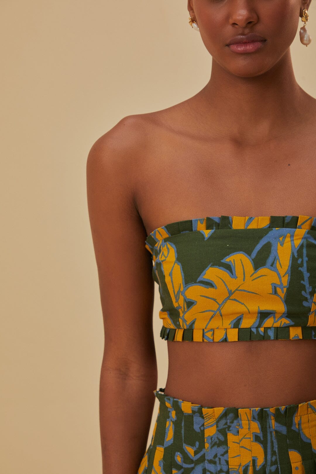 Green Foliage Sketch Lenzing™ Ecovero™ Euroflax™ Crop Top