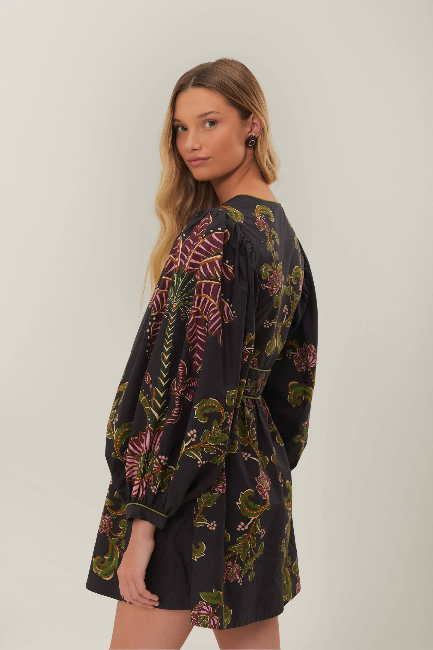 RAVENALA BLACK V NECKLINE PUFFED SLEEVE MINI DRESS