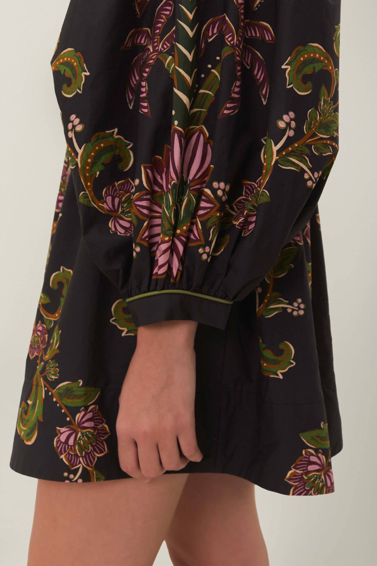 RAVENALA BLACK V NECKLINE PUFFED SLEEVE MINI DRESS