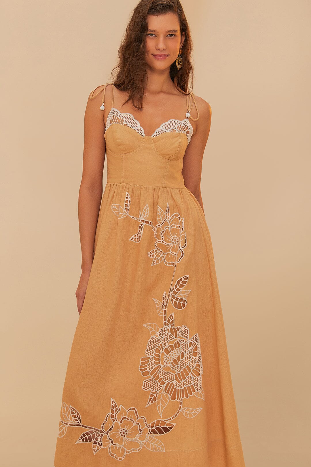 SAND RICHELIEU LACES CUP MIDI DRESS