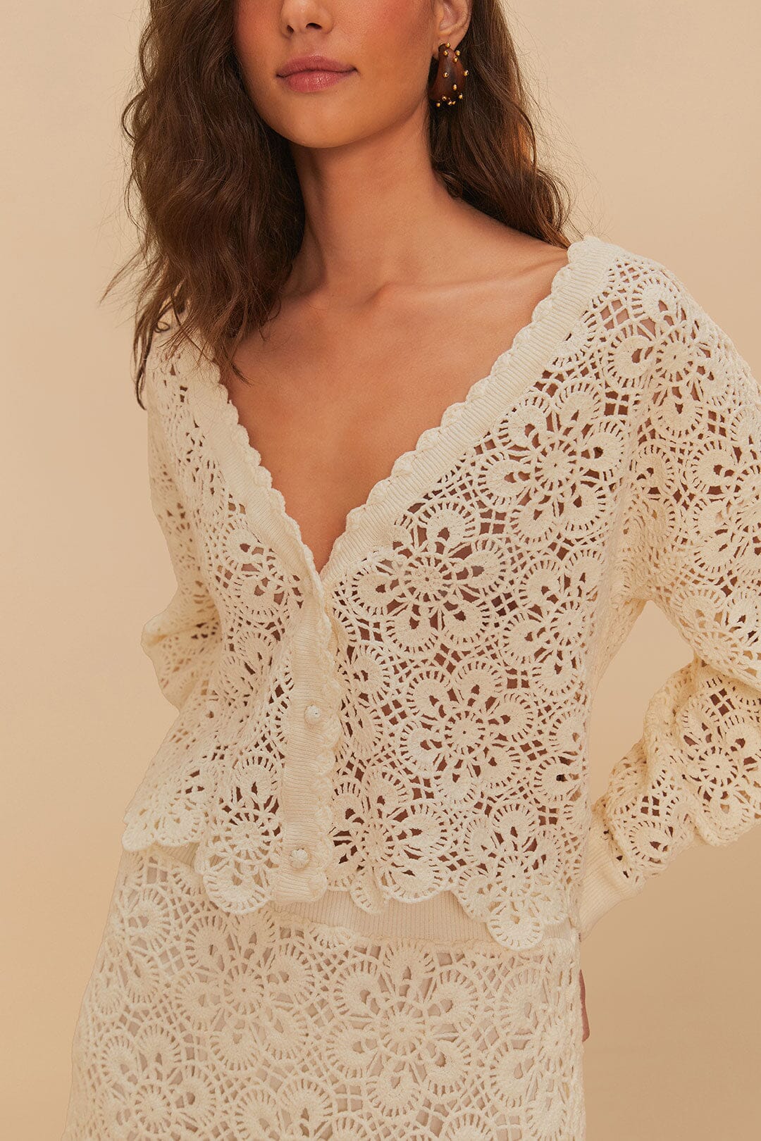 OFF-WHITE FLOWER CROCHET CARDIGAN