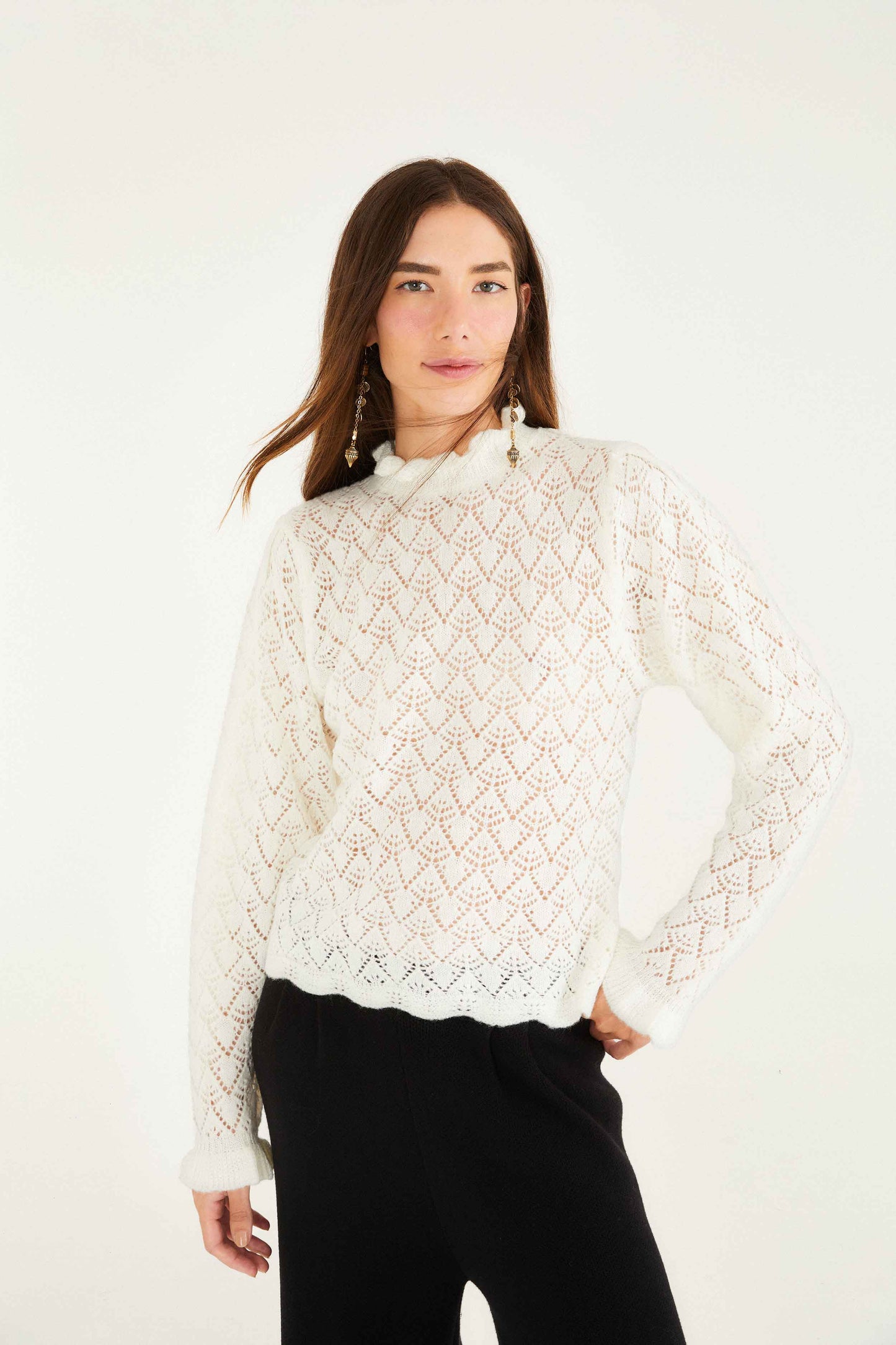 LACE STITCH RUFFLES OFF-WHITE KNIT BLOUSE