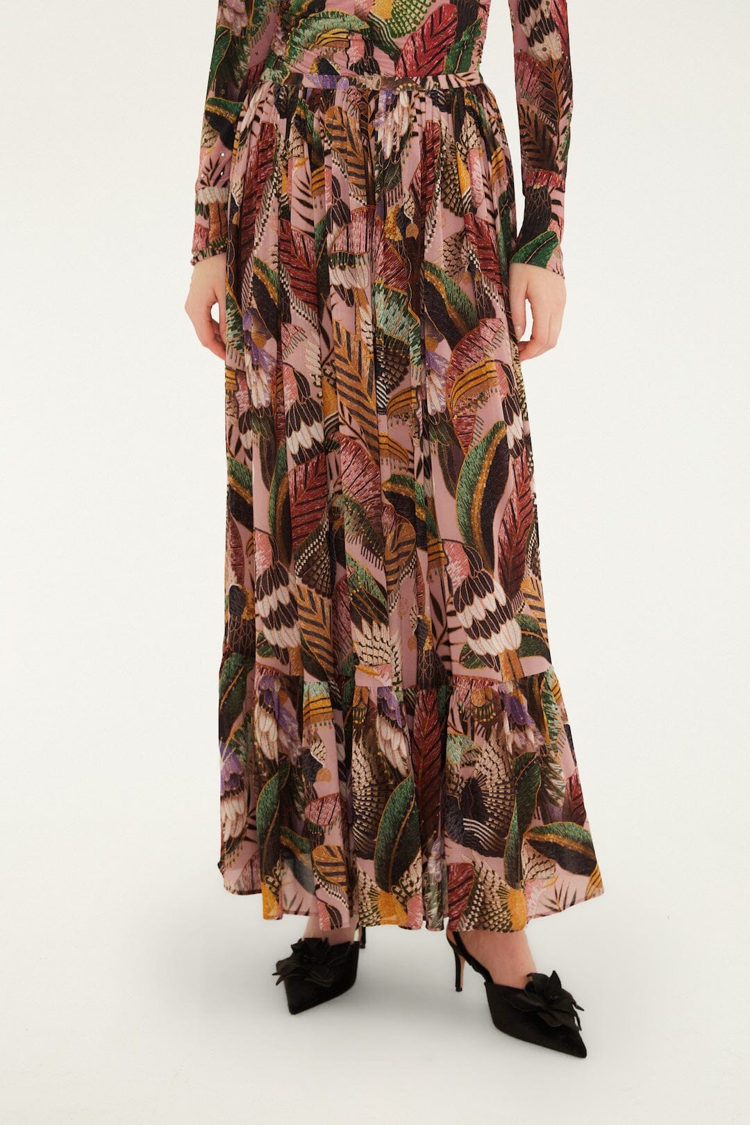 FARM Rio model wearing the Birds Blush Ruffled Hem Maxi Skirt