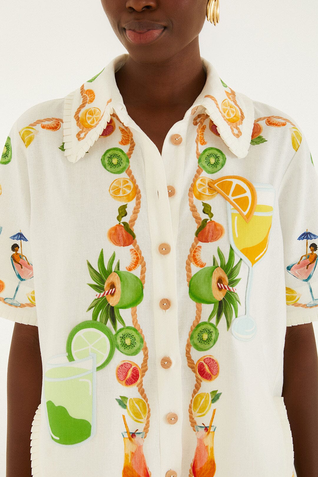 FARM Rio model wearing the Biricutico Scarf Off-White Short Sleeve Shirt