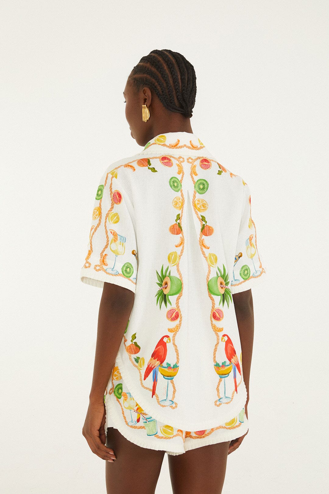 FARM Rio model wearing the Biricutico Scarf Off-White Short Sleeve Shirt