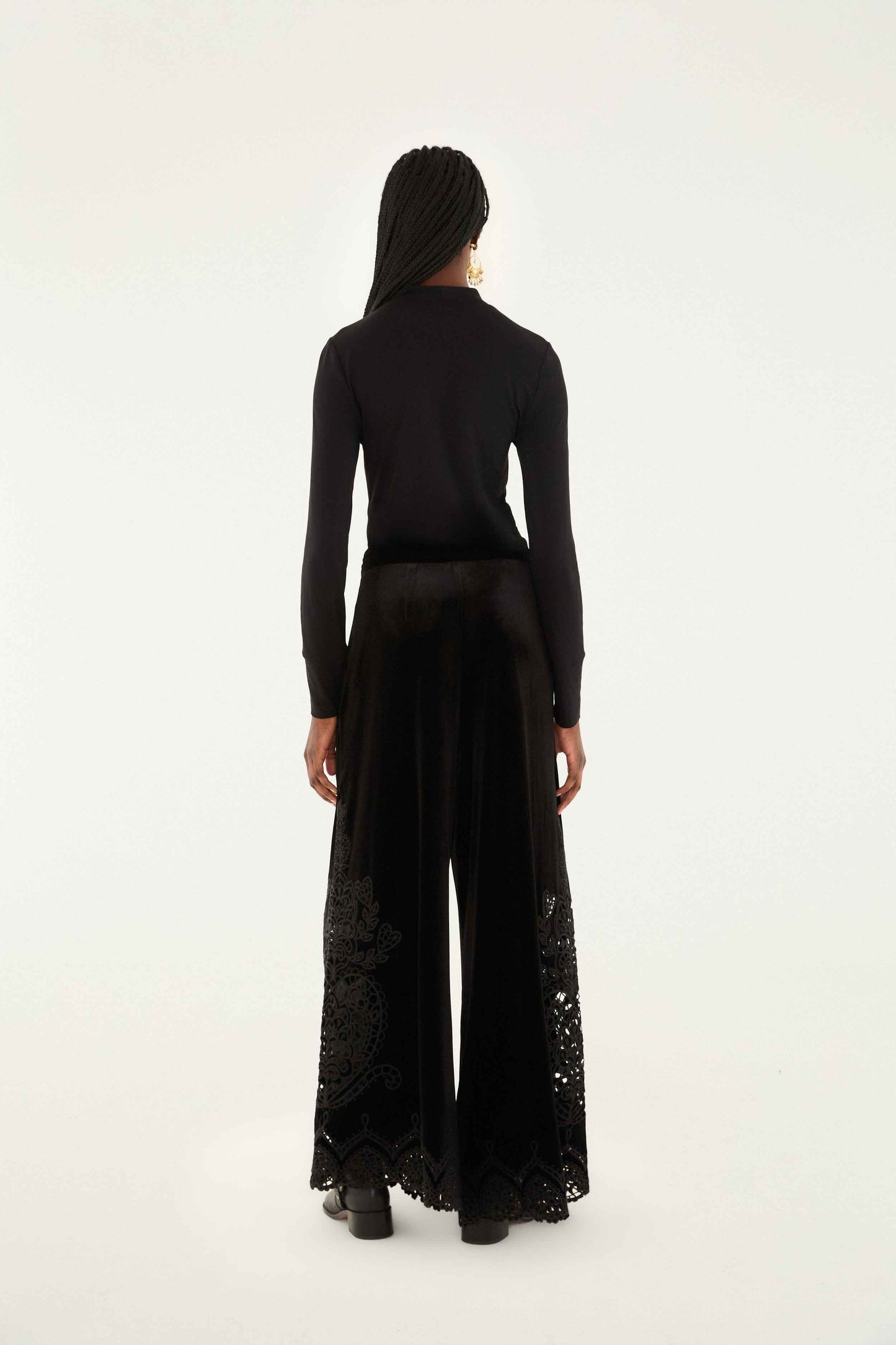 FARM Rio model wearing the Black Artichoke Heart Richelieu Pants
