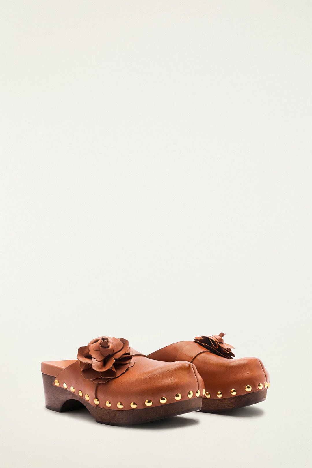 FARM Rio model wearing the Brown Flower Clog