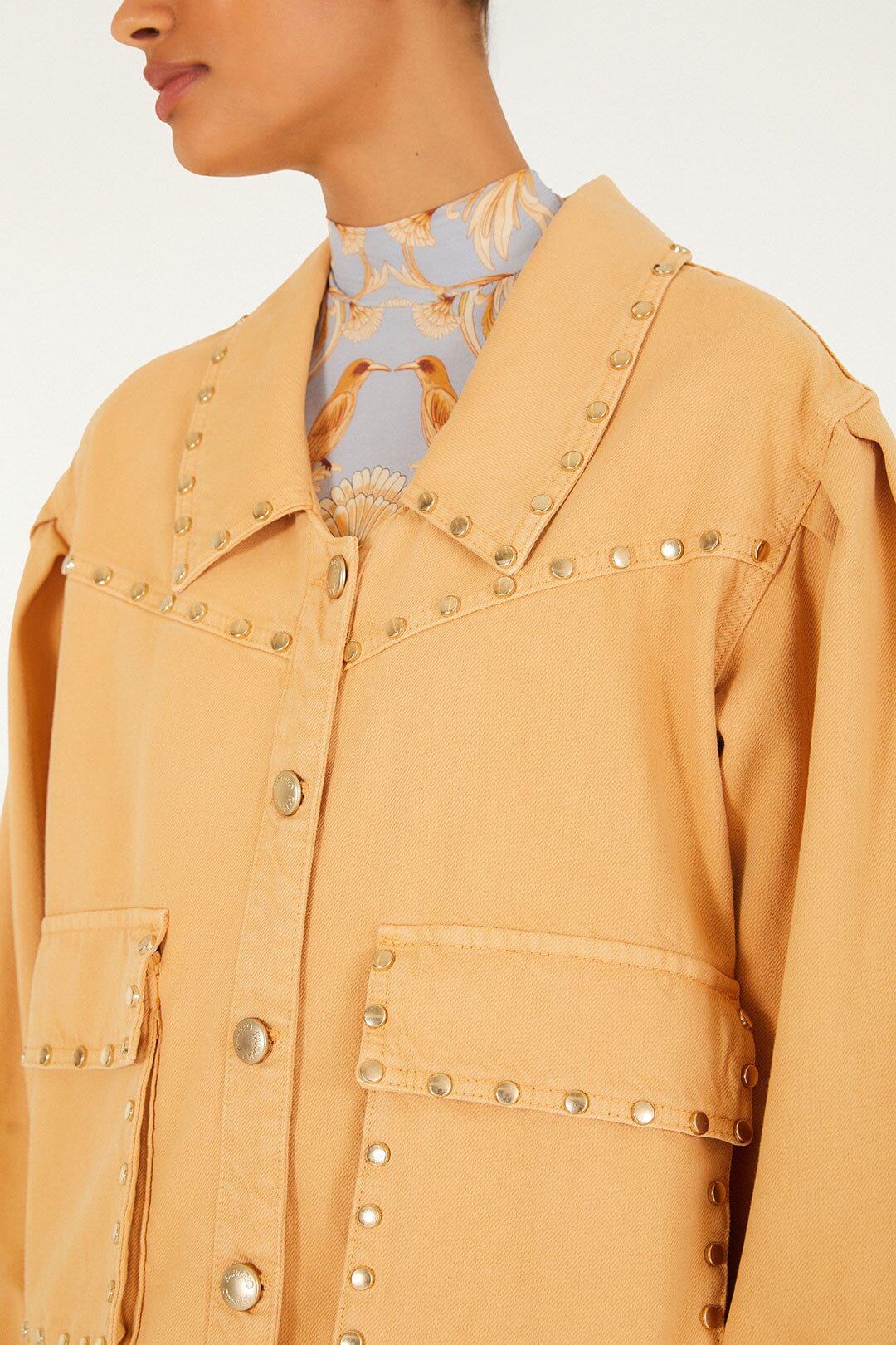 FARM Rio model wearing the Criaturas Fantásticas Twill Jacket