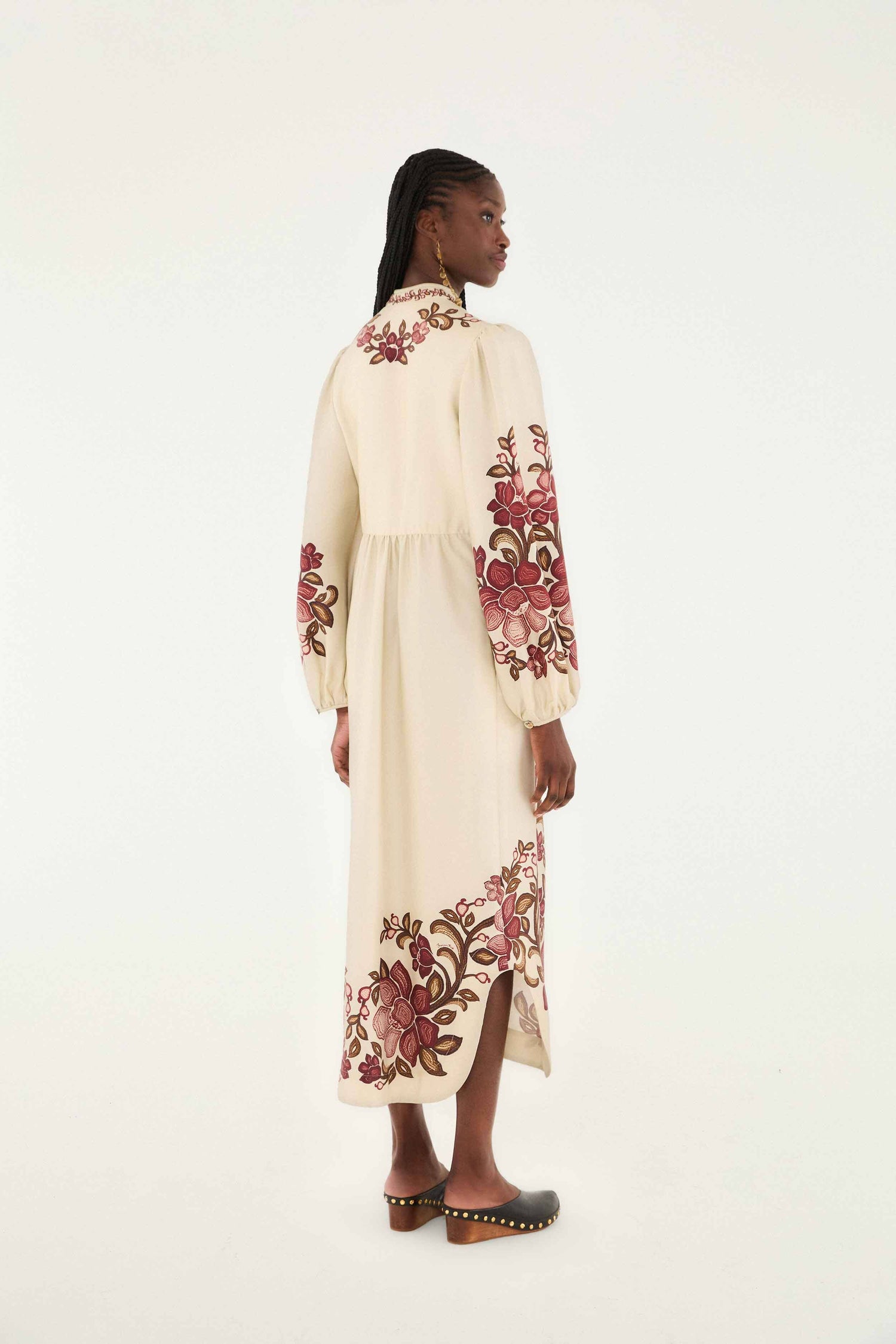 FARM Rio model wearing the Sand Renata Floral Long Sleeve Midi Dress